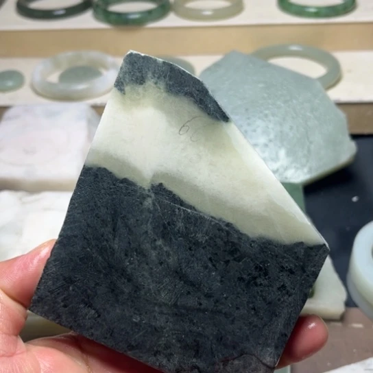 独山玉未镶嵌手镯定制