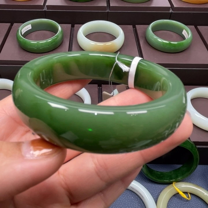 和田玉未镶嵌手镯