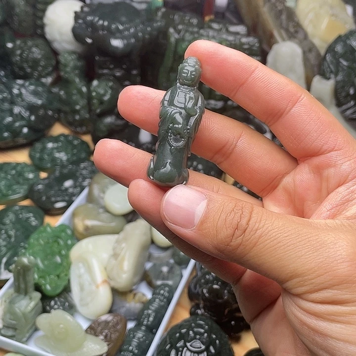 和田玉未镶嵌挂件