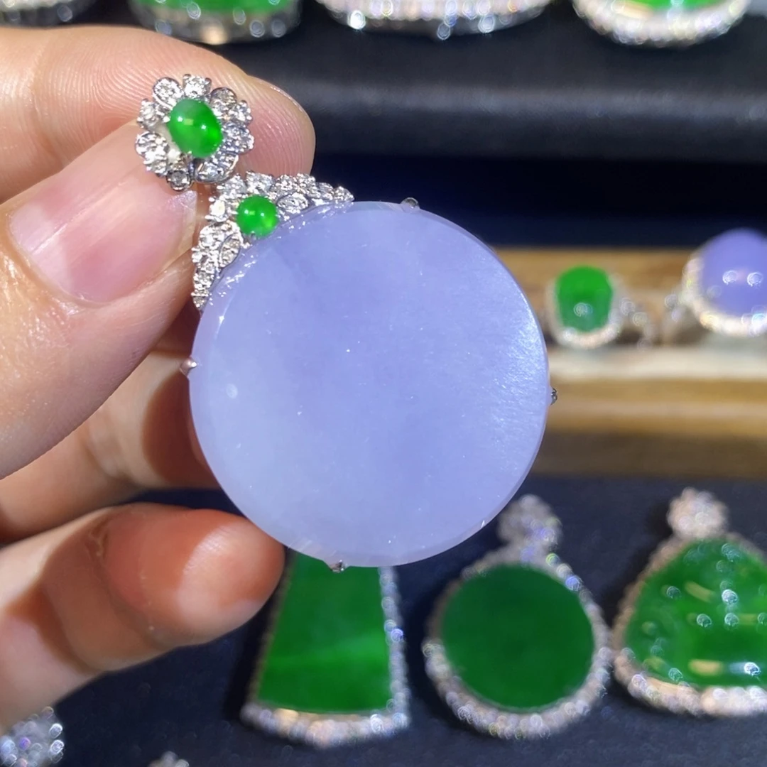 翡翠18K金镶嵌颈饰缅甸翡翠