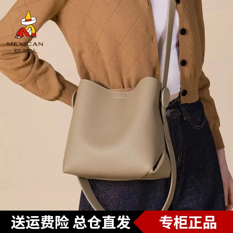 稻草人官方正品包包女款秋冬高级斜挎单肩包通勤大容量流行水桶包