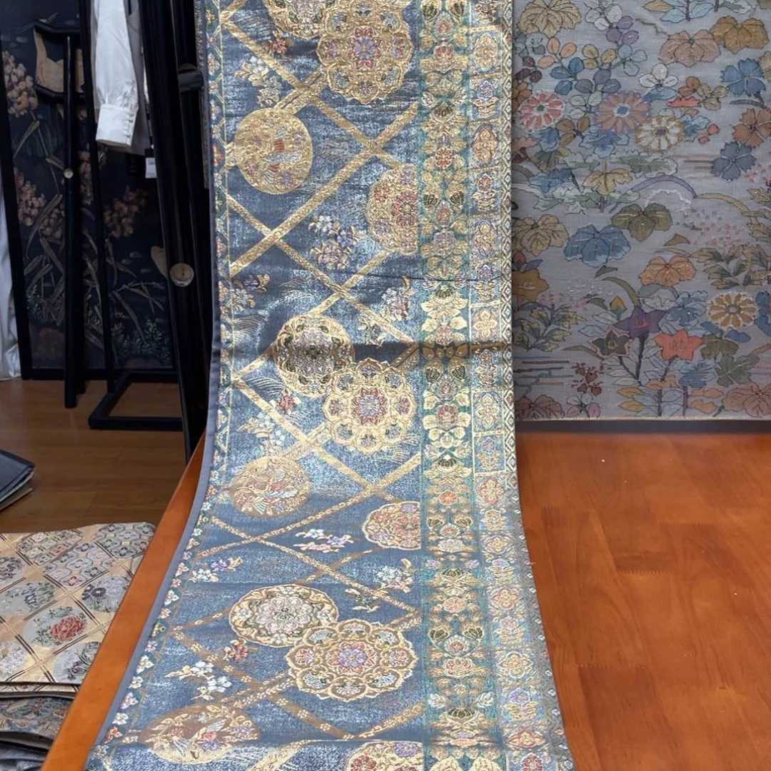 织绣织金宝相唐草纹