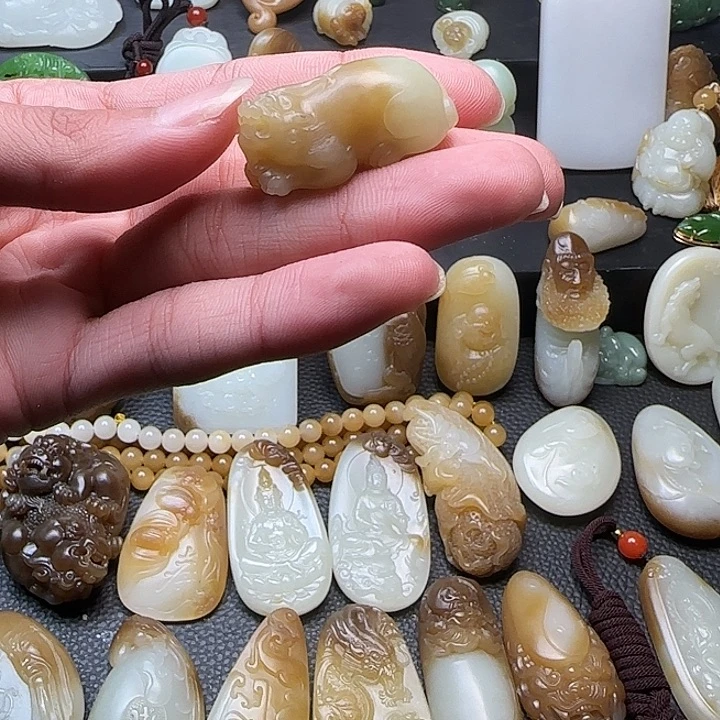 和田玉未镶嵌颈饰