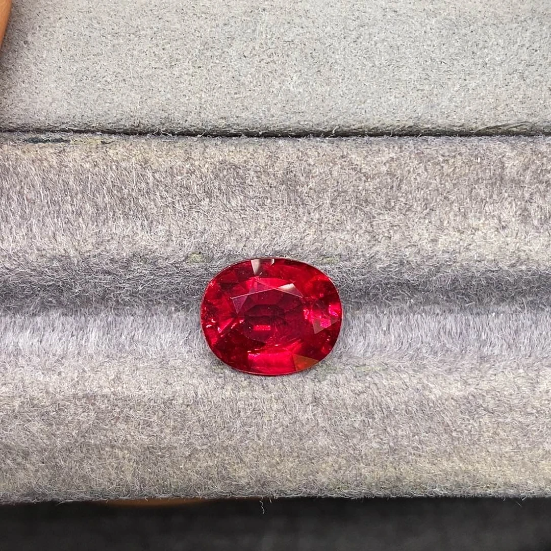 碧玺5.99克拉天然干净玻璃体满火彩鸽血红卢比来未镶嵌