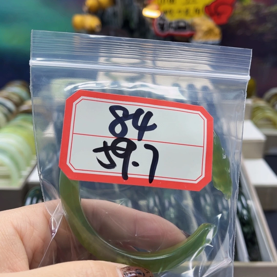 娇***女蛇纹石玉未镶嵌手镯