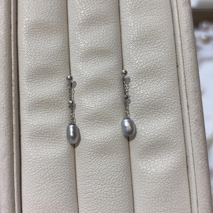 18K金镶嵌海水珍珠耳饰