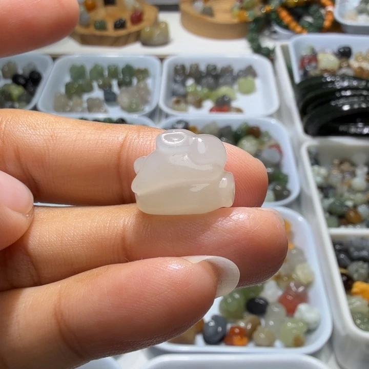 和田玉未镶嵌珠宝奇石