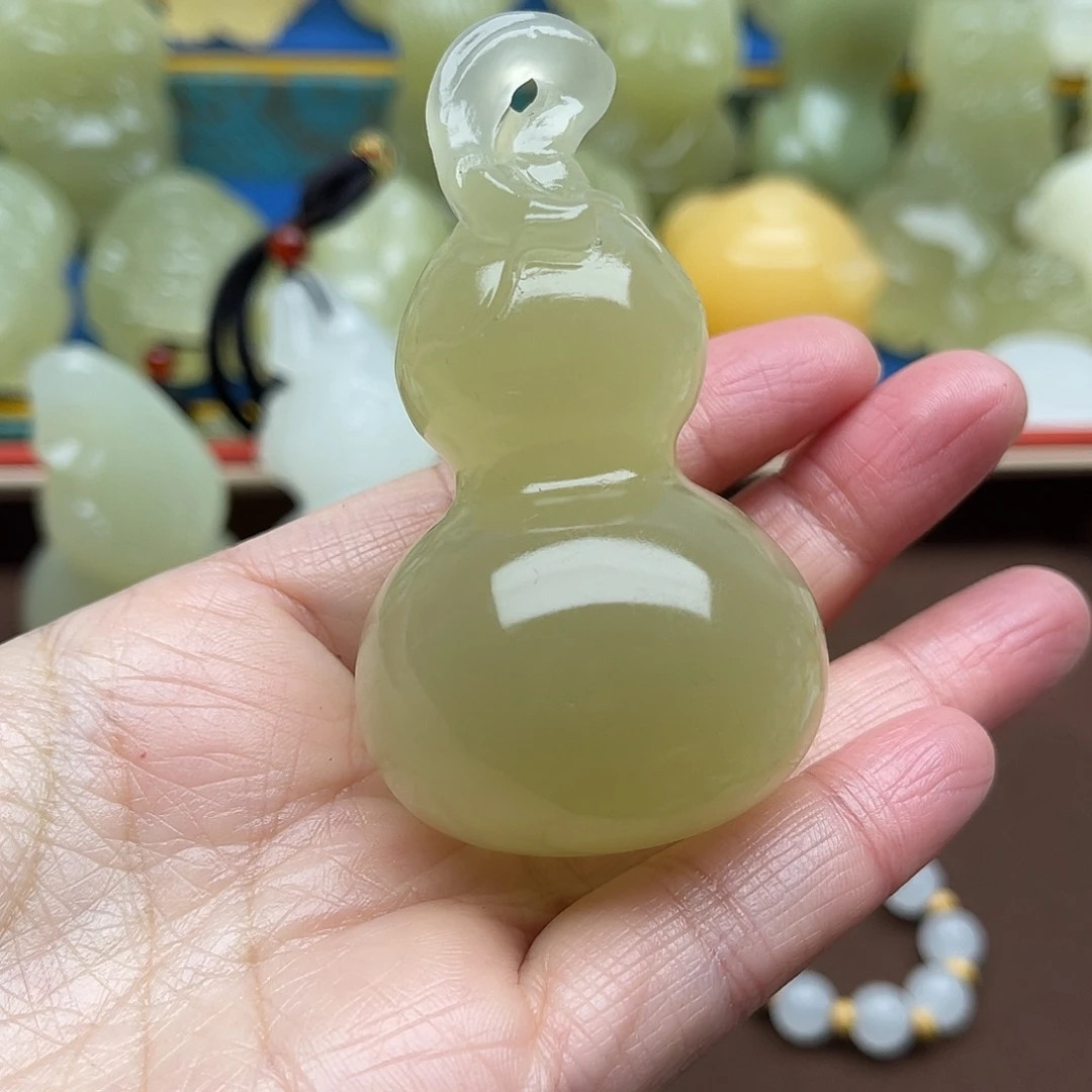 永***春玉天然桌面小摆件