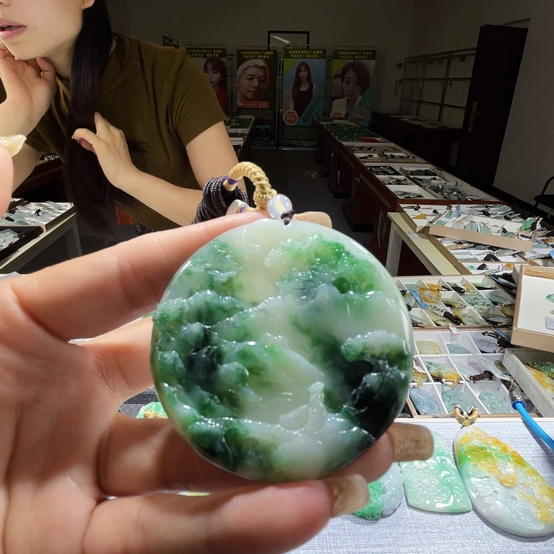 翡翠未镶嵌颈饰一