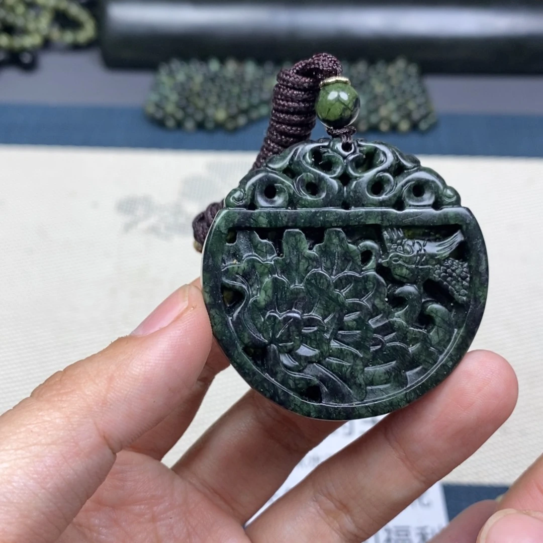 蛇纹石玉未镶嵌颈饰微瑕福利