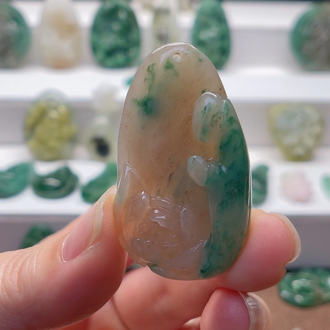 简***人独山玉未镶嵌颈饰