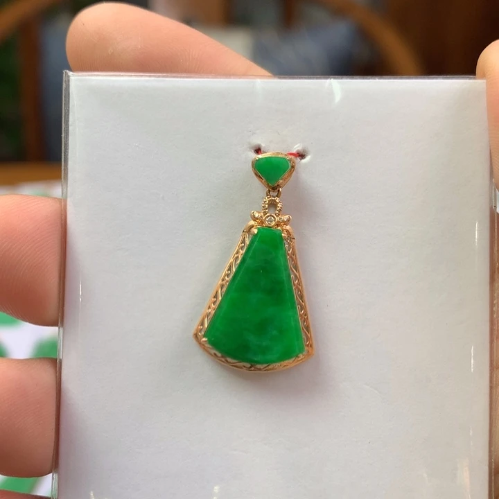 颈饰18K金镶嵌翡翠翡翠吊坠