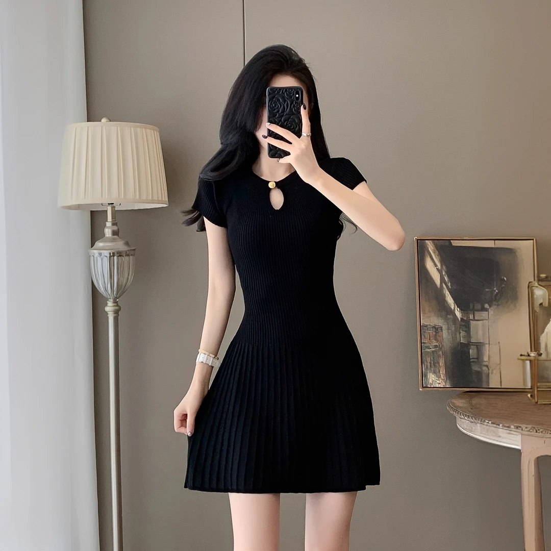 纳霍浦勒高级感赫本风针织连衣裙夏季收腰显瘦气质绝美A字百褶裙