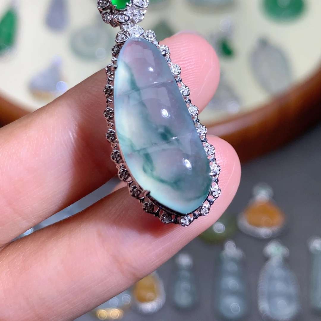 翡翠18K金镶嵌吊坠(不含链)福豆