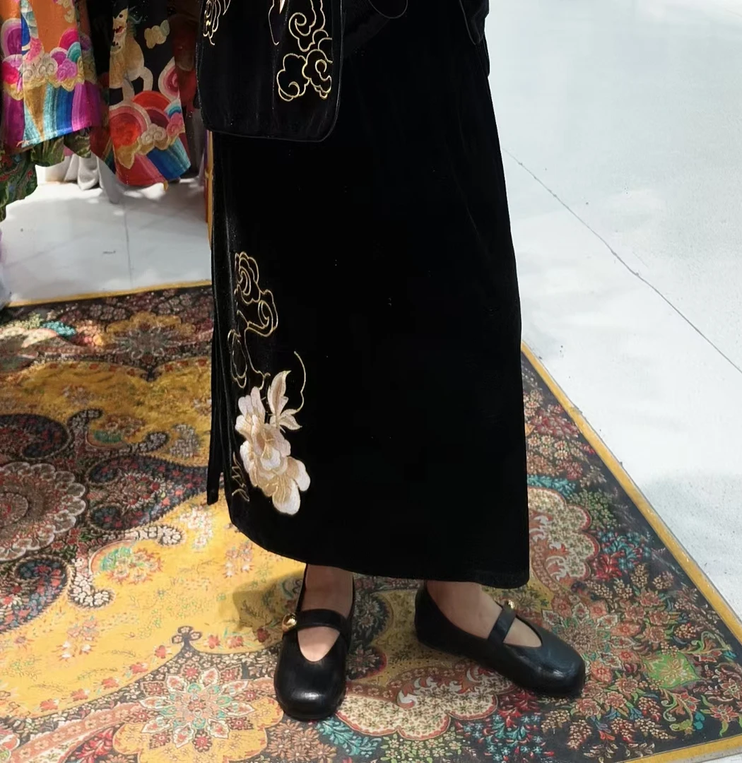 清苍价~深圳89058半身裙～幽静小荷重工刺绣裙子洋气显瘦