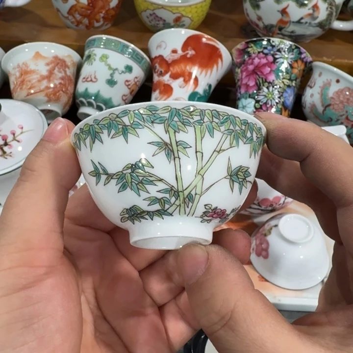景德镇陶瓷摆件展品