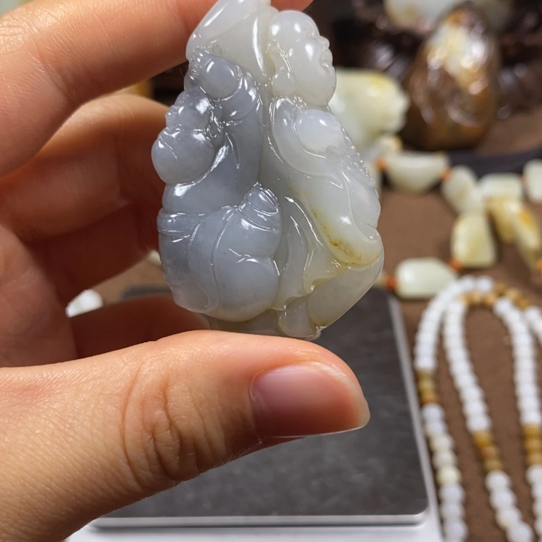 和田玉未镶嵌把件