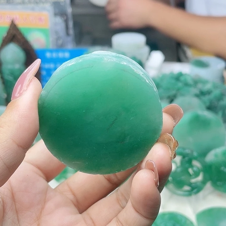 未镶嵌定制石英质玉（非洲翠）外****郎