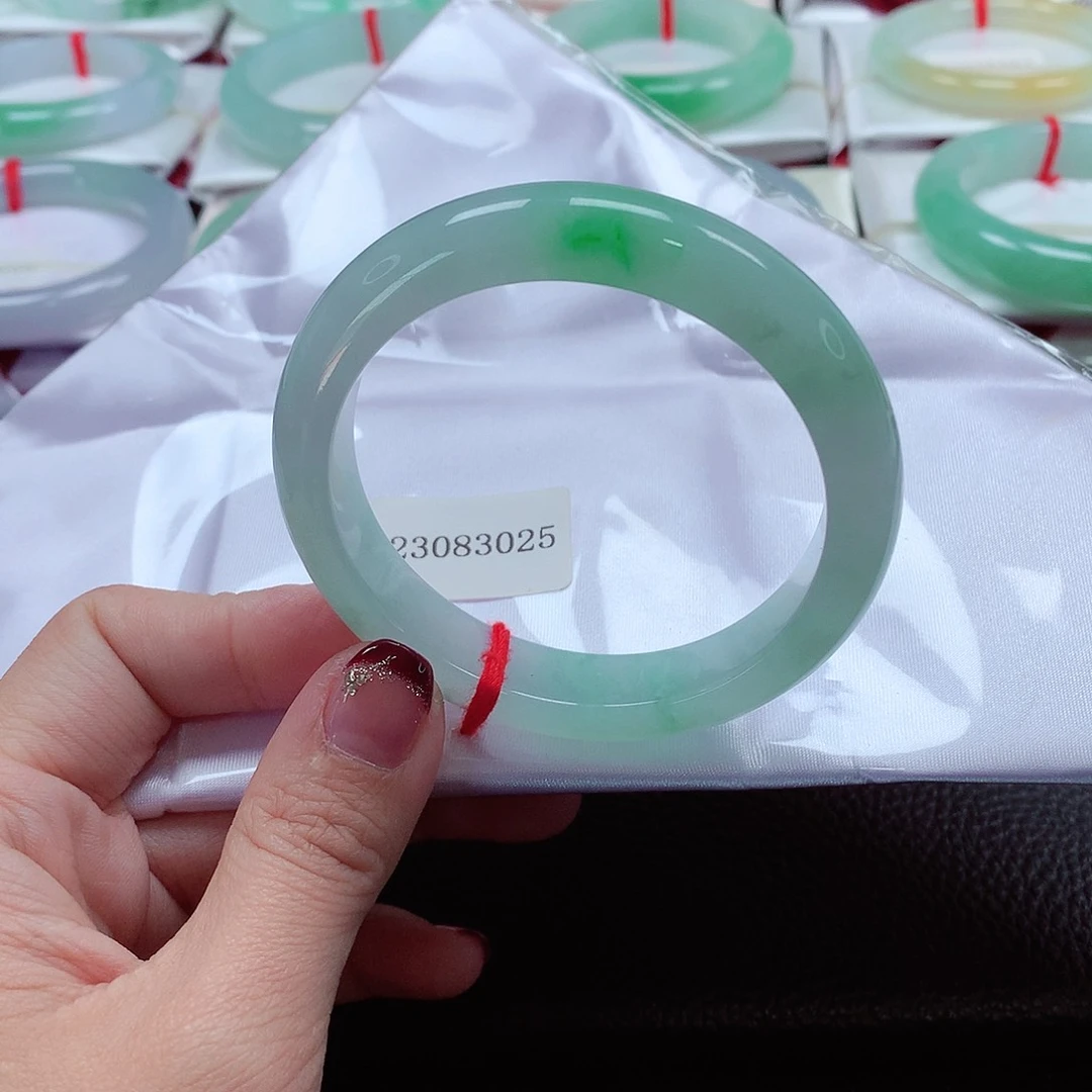 翡翠手镯未镶嵌天然A货翡翠