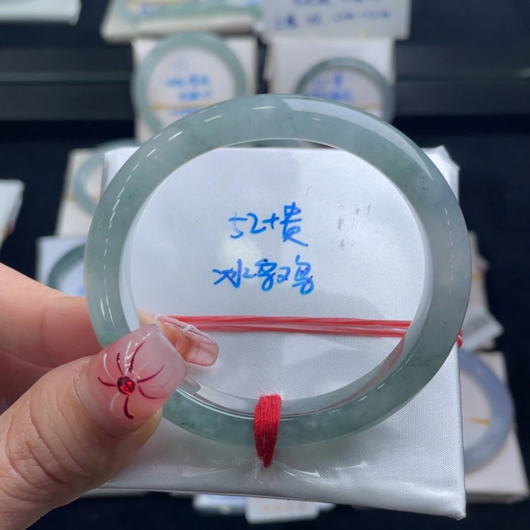 翡翠手镯未镶嵌翡翠手镯