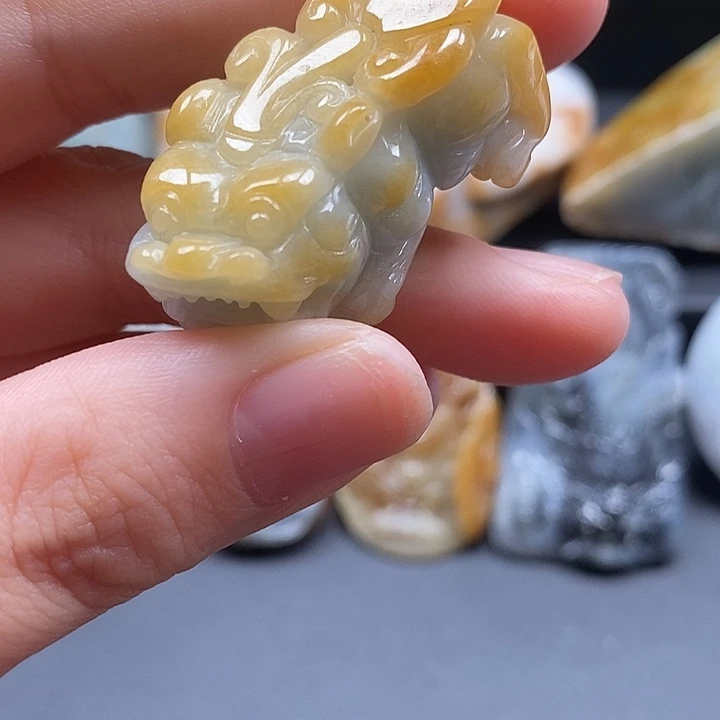 翡翠未镶嵌颈饰翡翠首饰