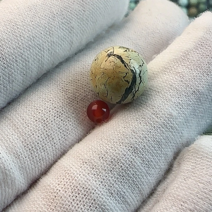 南红玛瑙未镶嵌配饰11瑕疵