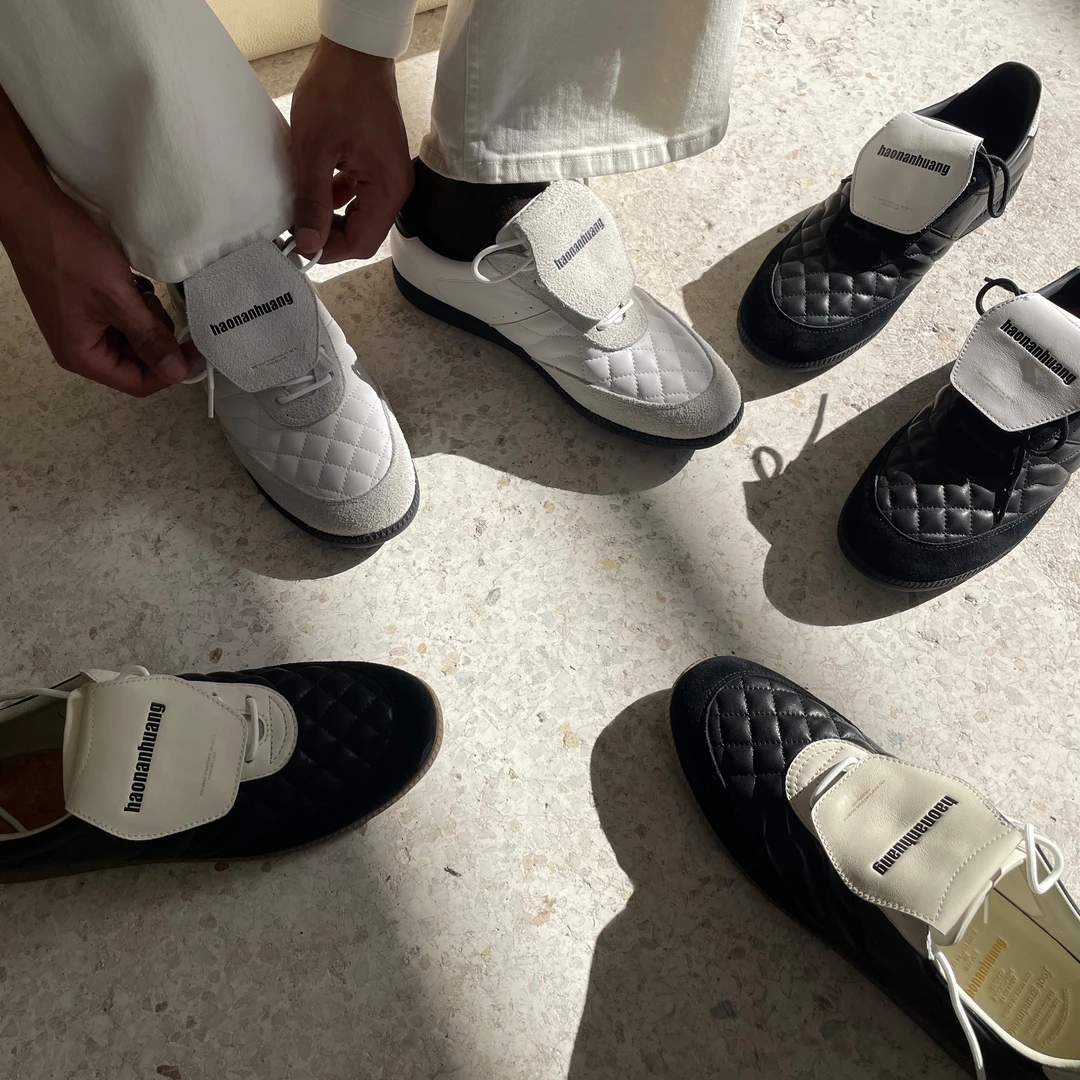 haonanhuang 香奈风菱形绗缝翻盖100%牛皮复古运动撞色休闲德训鞋