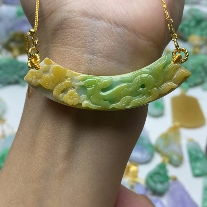 翡翠未镶嵌颈饰翡翠