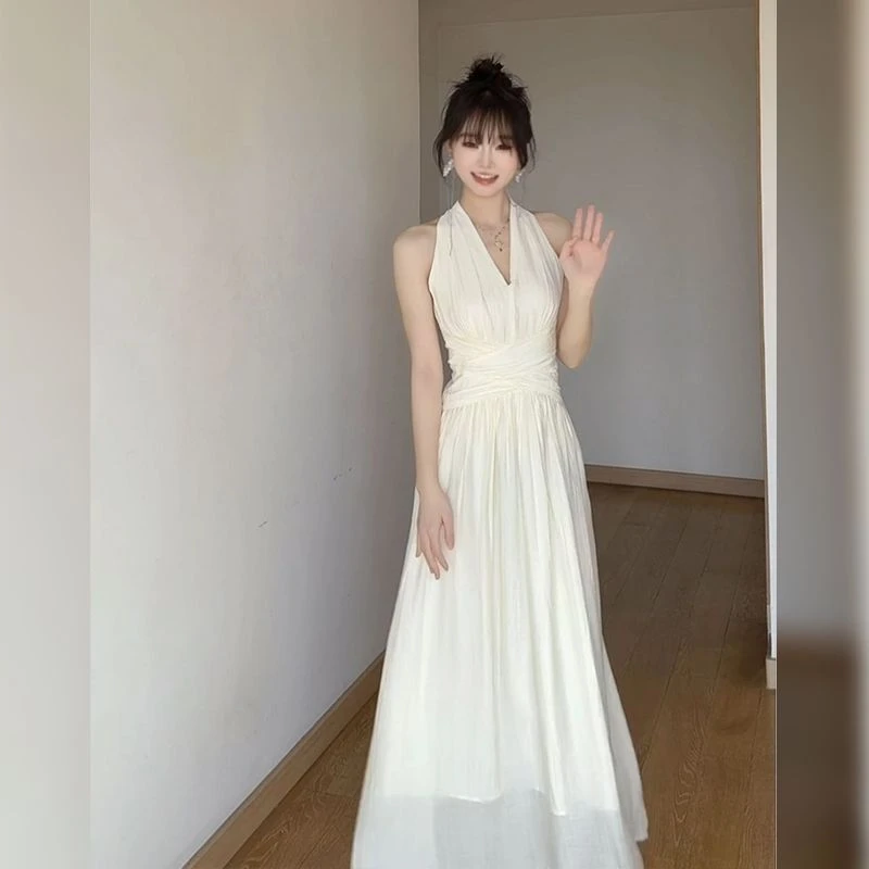 法式气质无袖挂脖v领连衣裙女2025夏季新款绝美收腰显瘦大摆长裙