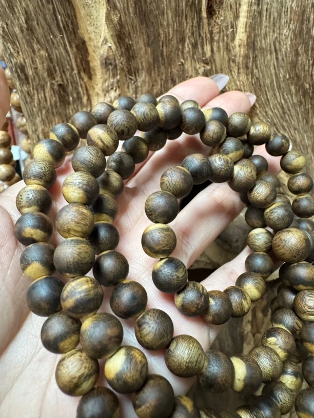 海南沉香白棋花珠0.8大多圈沉香手串多样性发一