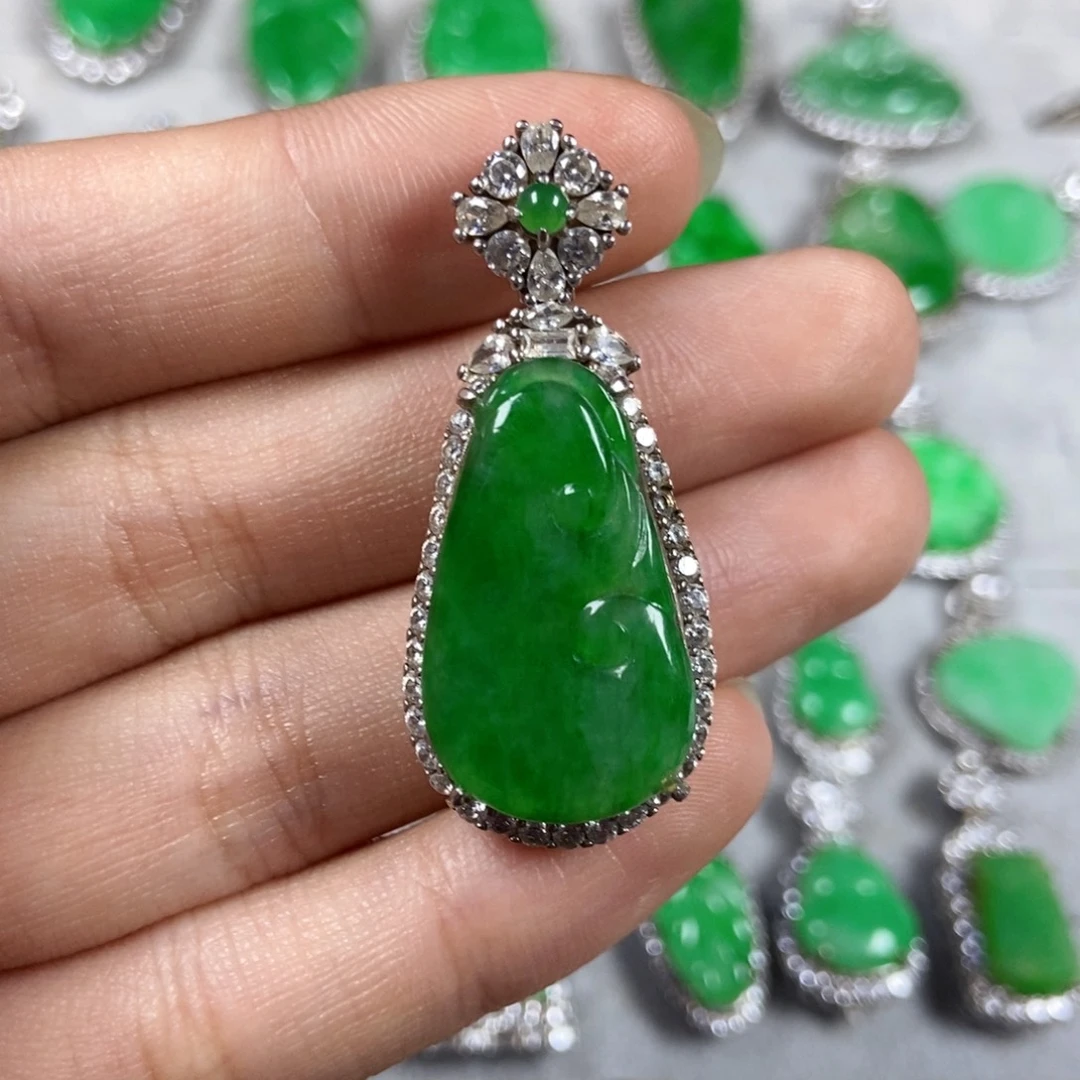 颈饰未镶嵌翡翠如意