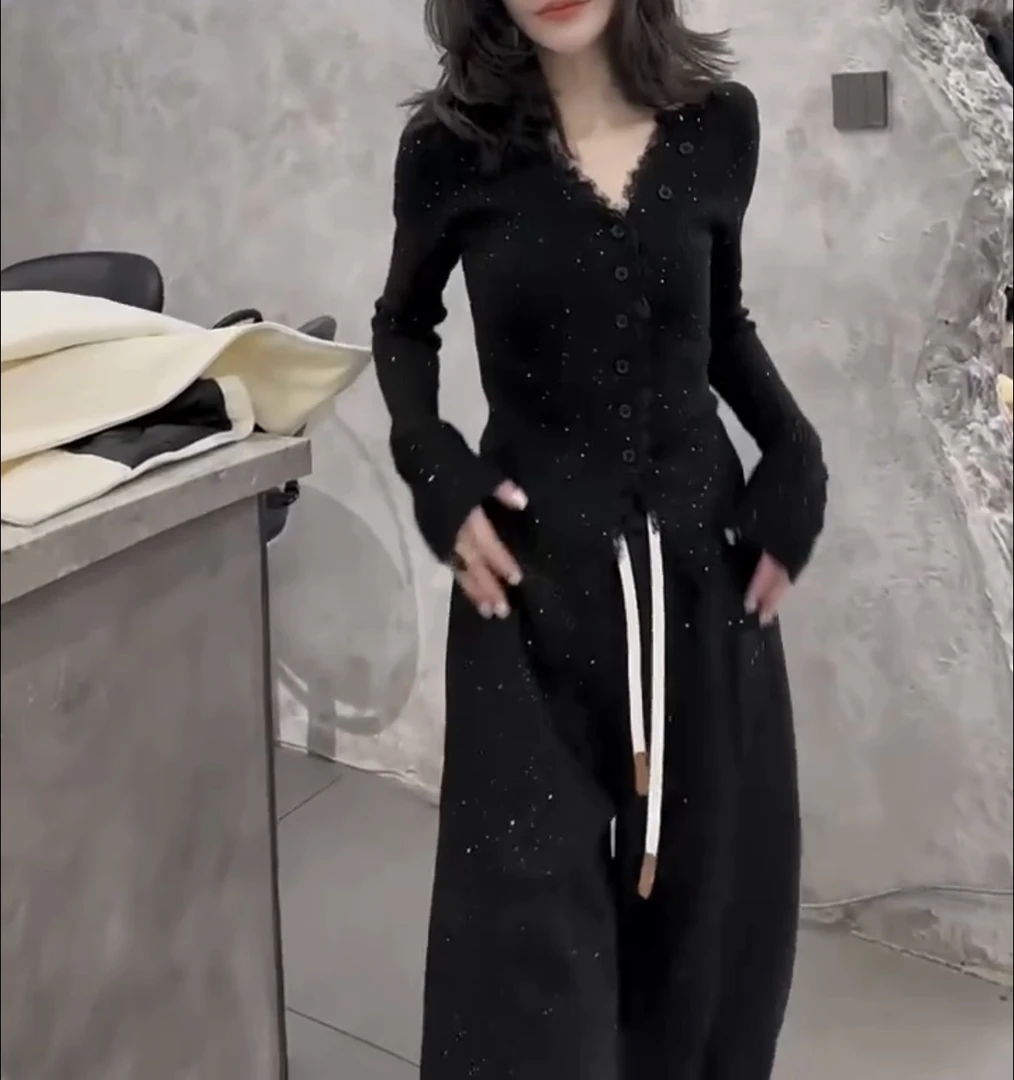 新款时尚气质洋气百搭V领上衣休闲裤子女装