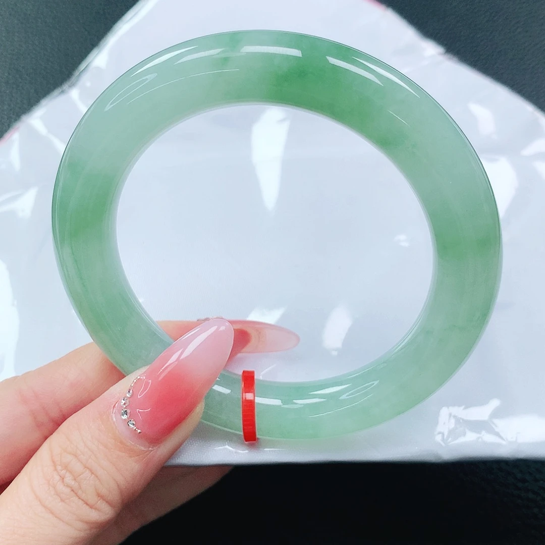 翡翠手镯未镶嵌55圈