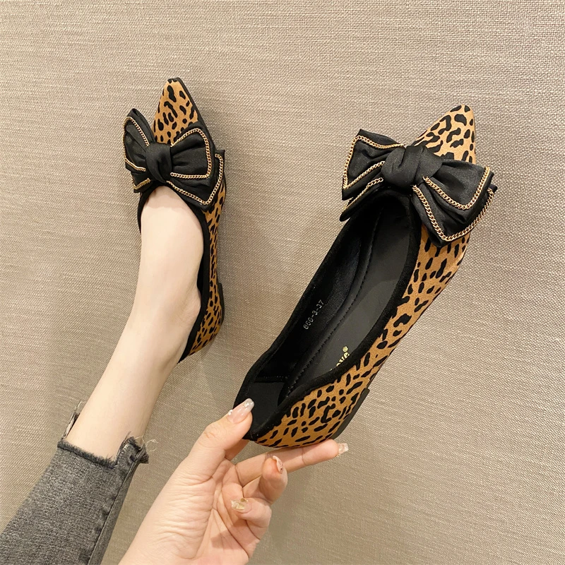 平底豆豆鞋女2025春季新款蝴蝶结浅口尖头豹纹单鞋一脚蹬女鞋