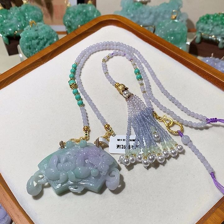 翡翠未镶嵌颈饰翡翠吊坠