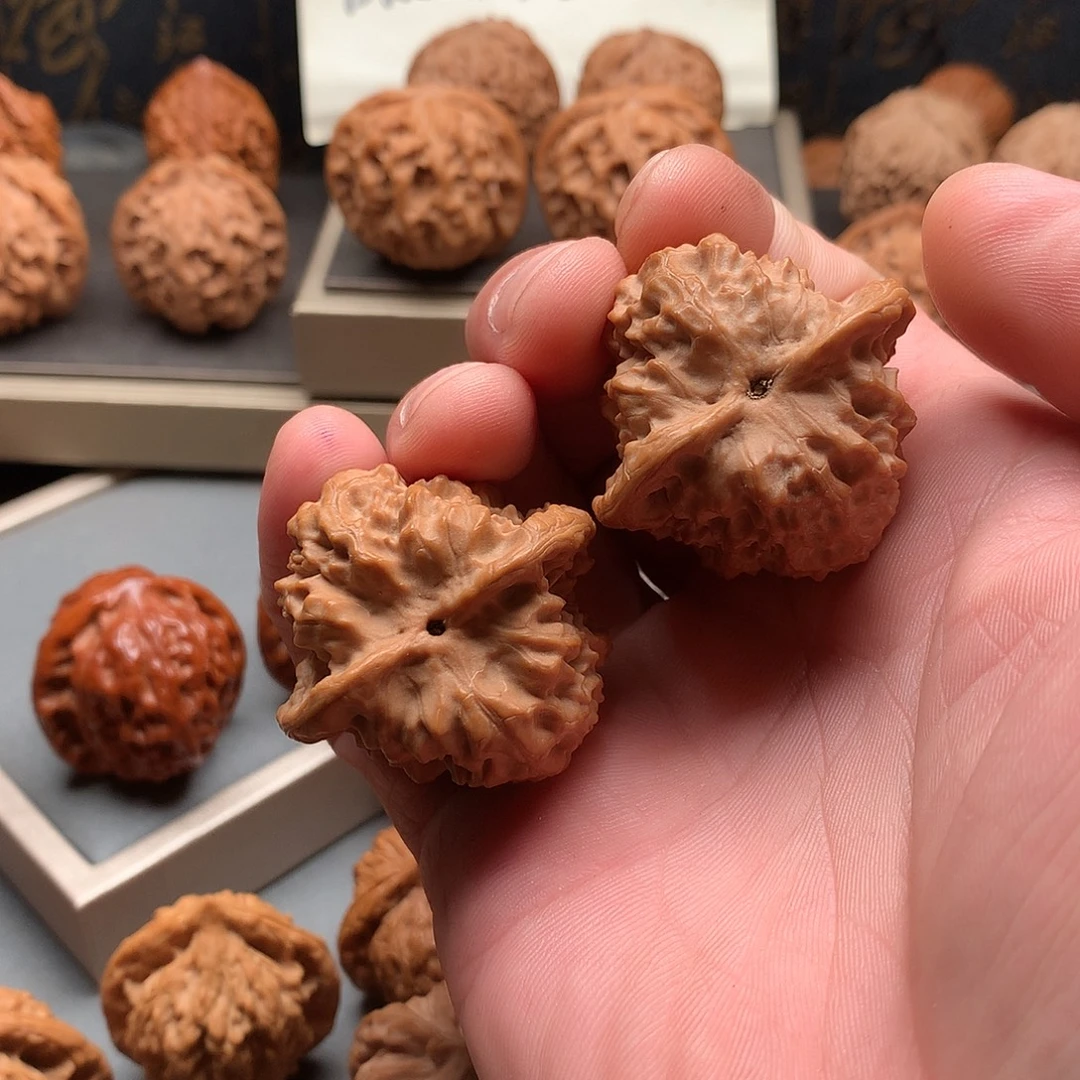 棉***肚文玩核桃吊坠原生态野狼