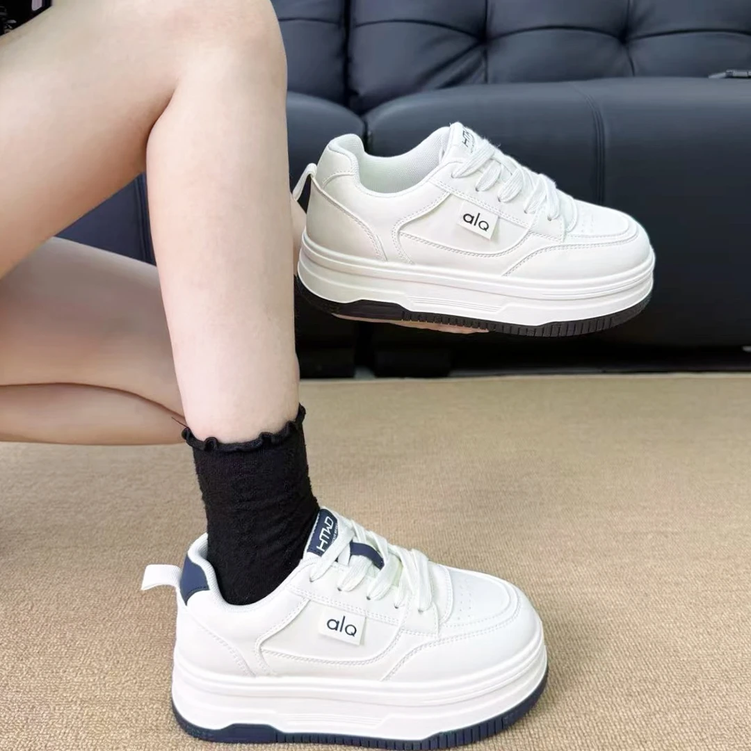 秋季新款厚底休闲板鞋女爆款百搭时尚显脚小舒适轻便小白鞋912