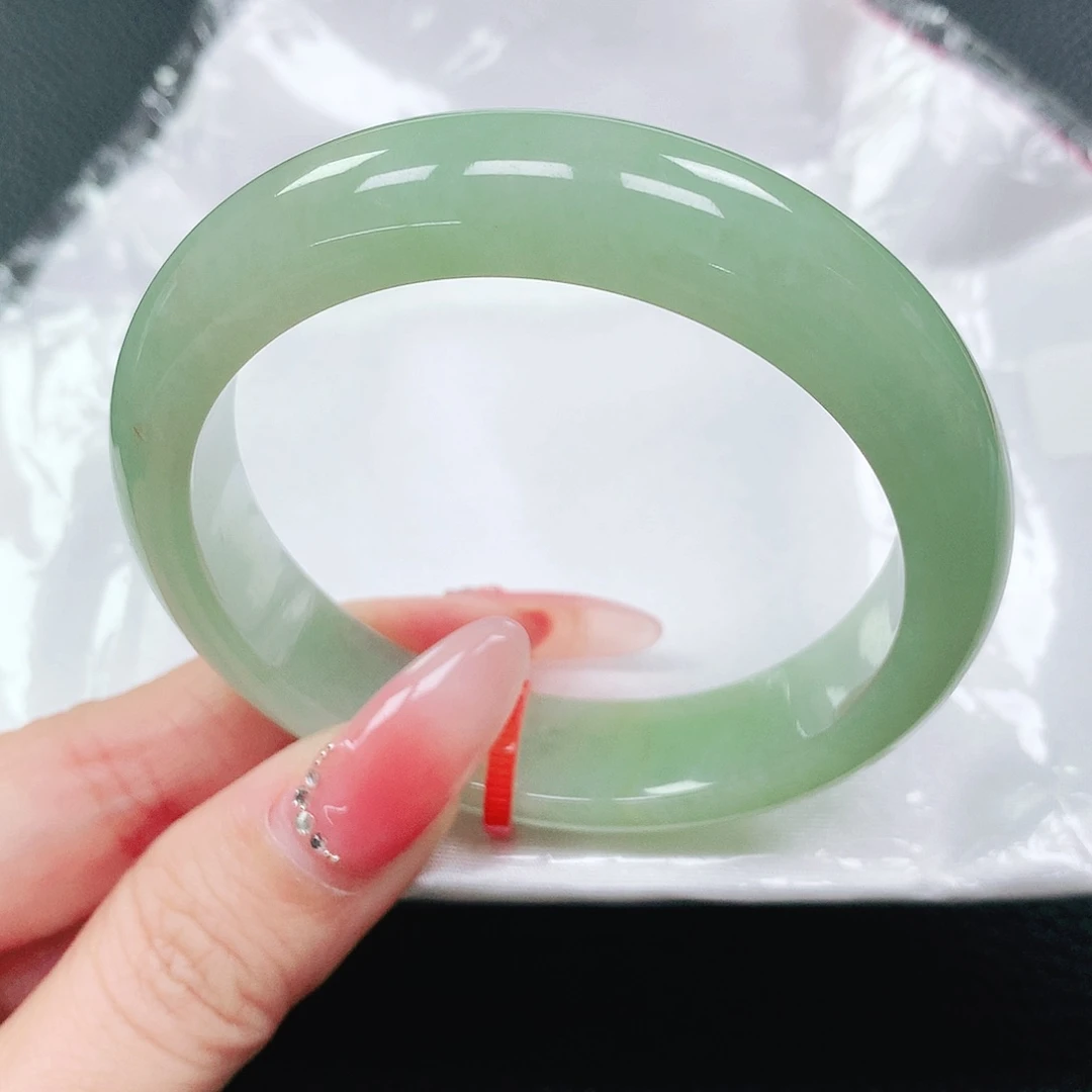 翡翠手镯未镶嵌53圈