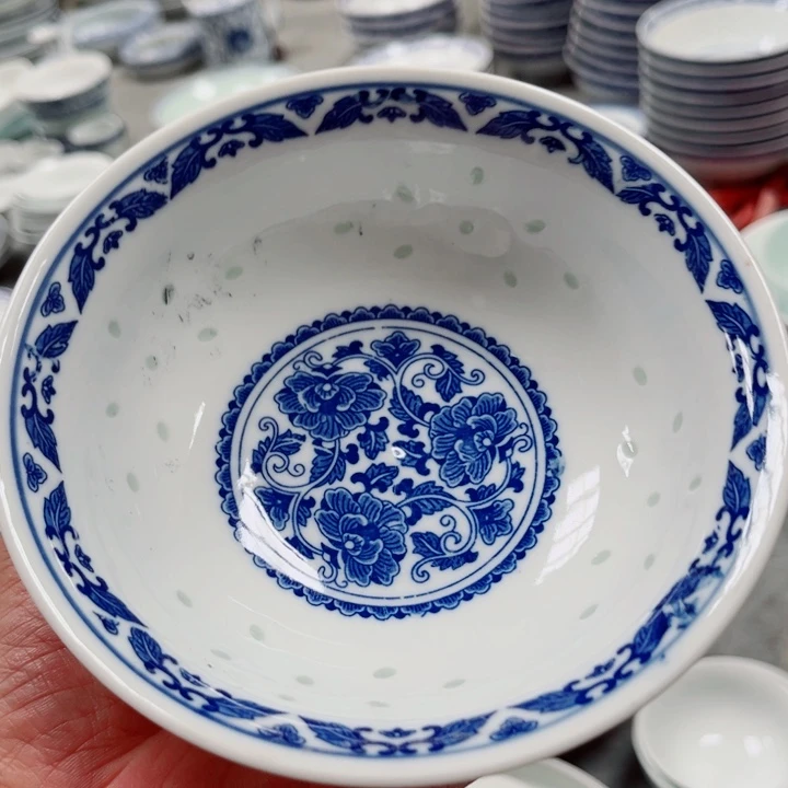 青花玲珑6寸面碗荷叶边牡丹花
