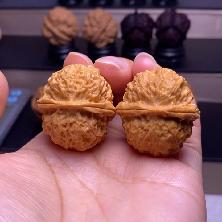 把件文玩核桃珊瑚绣球9