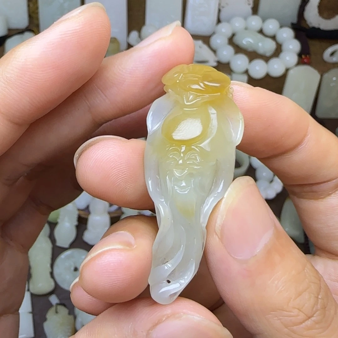 Q***和田玉未镶嵌挂件
