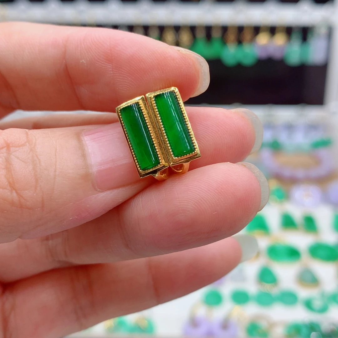 遇***前18K金镶嵌翡翠耳饰