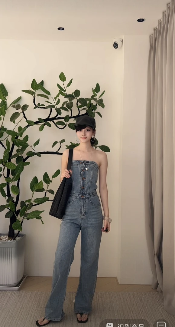 IN RED-福利 (ZZRE2088#) 纽扣抹胸连体浅色牛仔裤 6-22