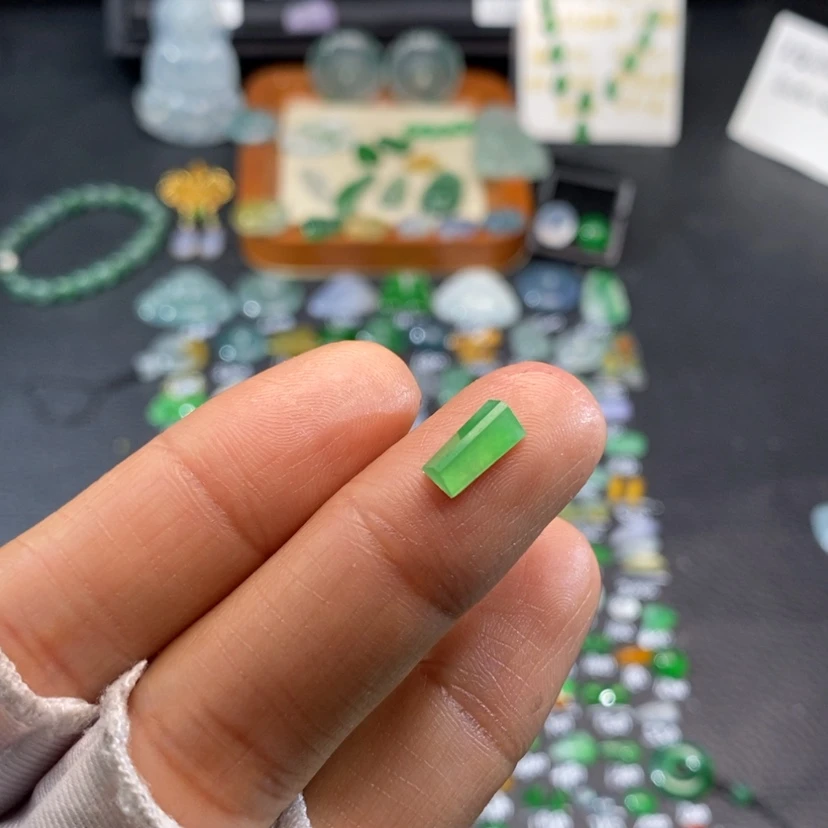 【闪购商品】翡翠挂件未镶嵌柱子