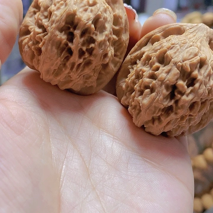 【闪购商品】文玩核桃把件40红狮子