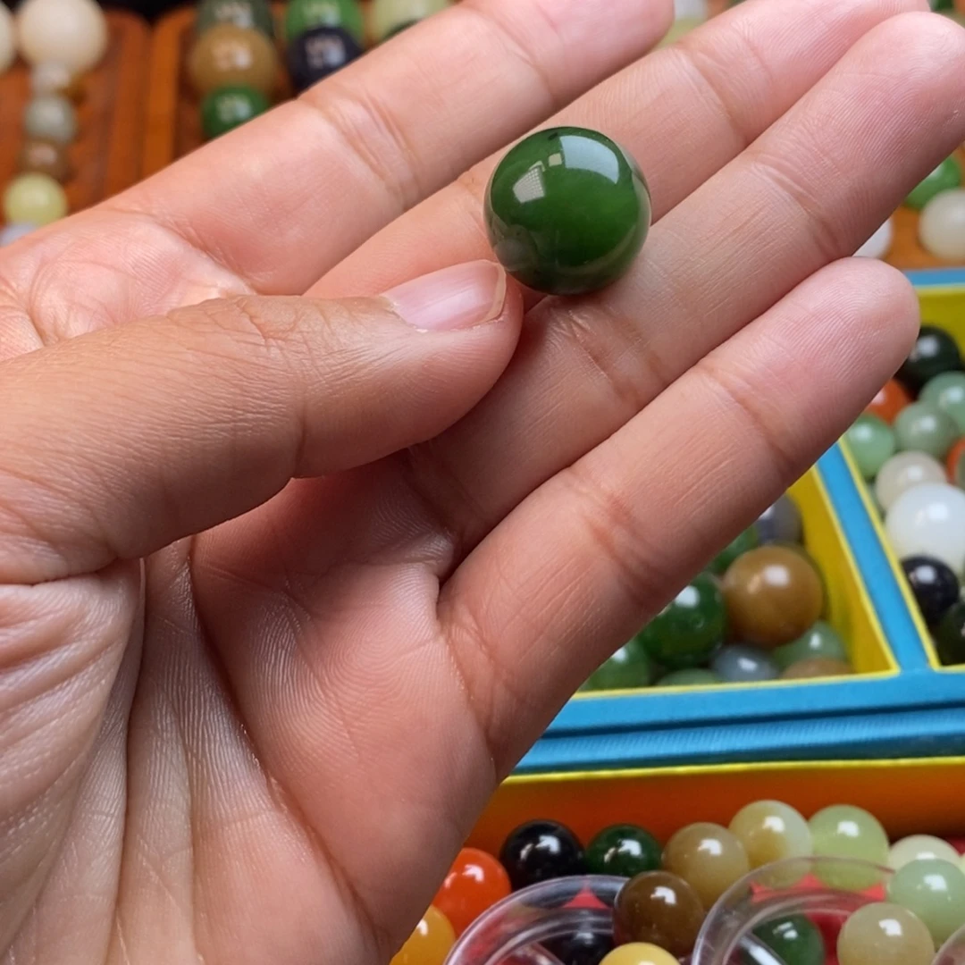 和田玉未镶嵌珠宝奇石卡16辣绿碧玉y