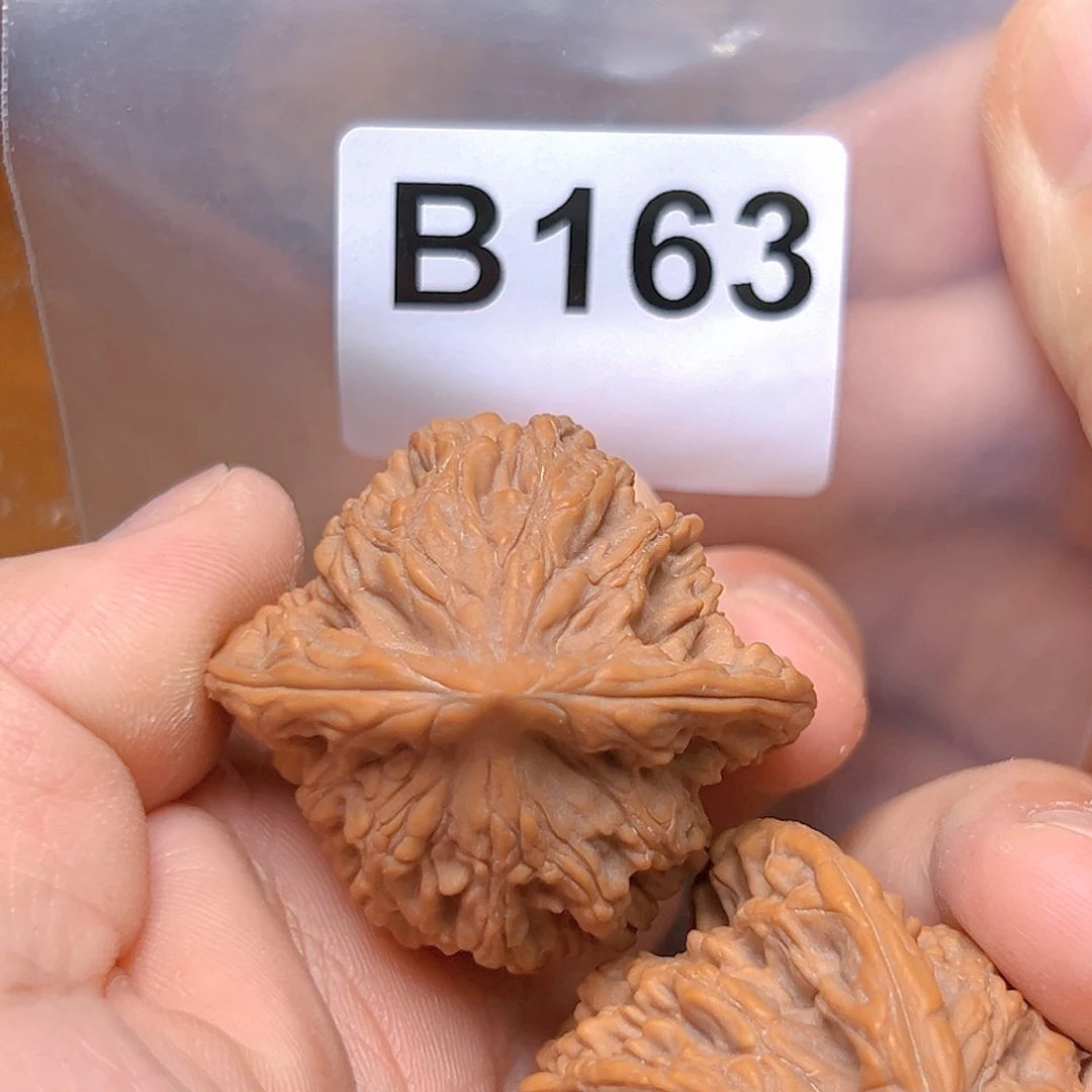文玩核桃吊坠42虎头