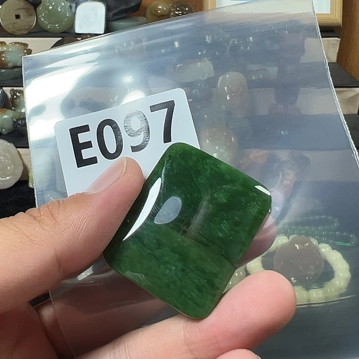 微***雨和田玉未镶嵌颈饰