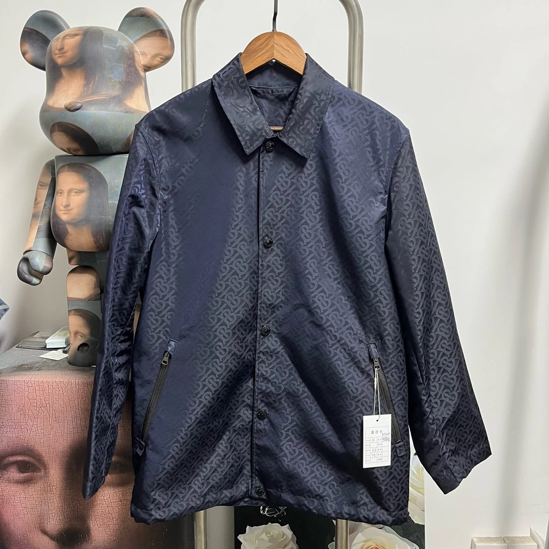 99新 BURBERRY/博柏利 满印冲锋衣 N1404  M衣长75胸围56领标遗失