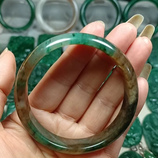 独山玉未镶嵌手镯57